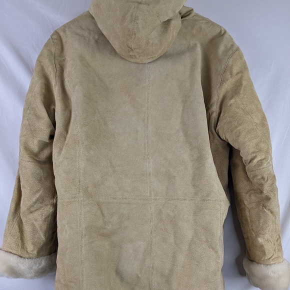 PRE -OWNED, ST JOHNS BAY WOMEN'S SUEDE LEATHER COAT, SIZE LARGE. - Picture 4 of 11